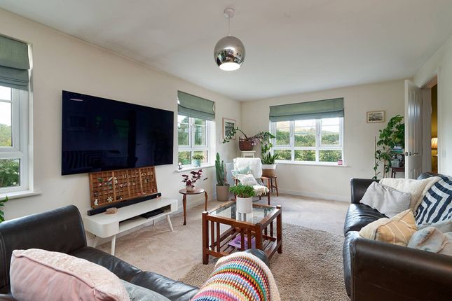Charles Wilson Avenue, Roslin photo 3