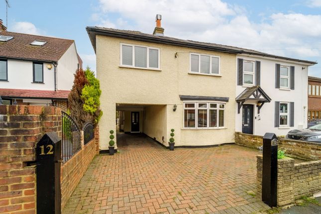 12, Common Lane, Addlestone photo 2