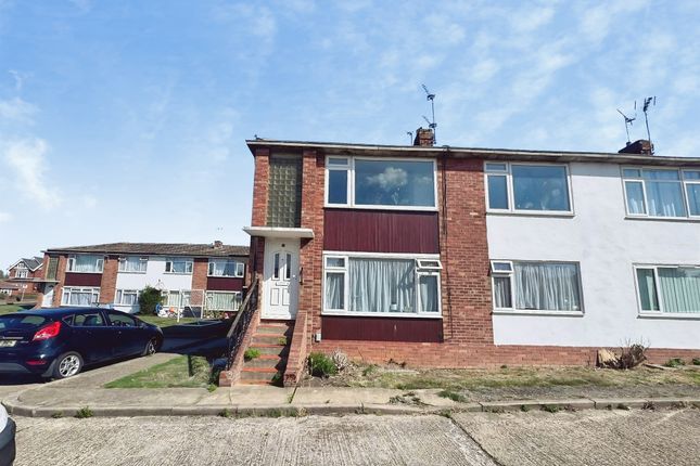 2-bed flat on 9, Silverdale Court, Holland Road, Clacton-On-Sea, £100,000