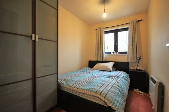 6, Linnet Court, 2 Falcon Way, London photo 5