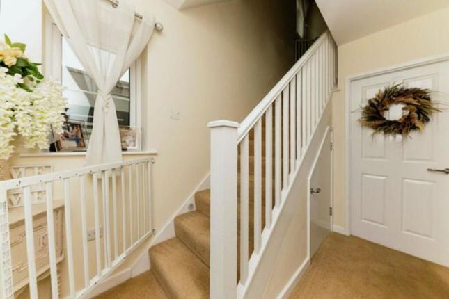 4, Salters Close, Grimsby photo 2