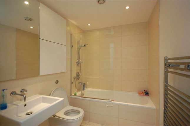 Flat 312, Central Apartments, Wembley photo 3