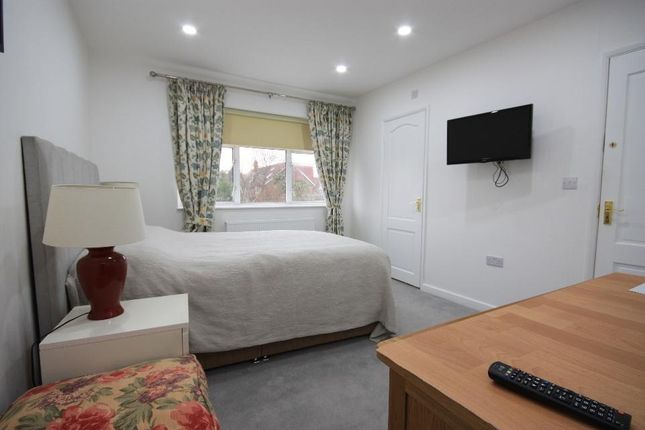 Room to rent in Brassie Avenue, East Acton, London