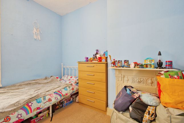 Flat for sale in York Road, Southend-On-Sea, Essex
