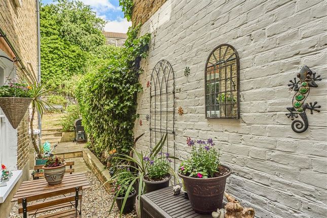 108, Wyndcliff Road, London photo 4
