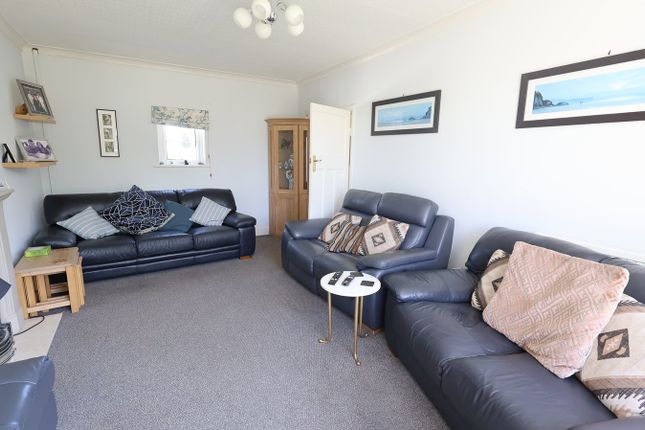 Oaklands, Barry photo 4
