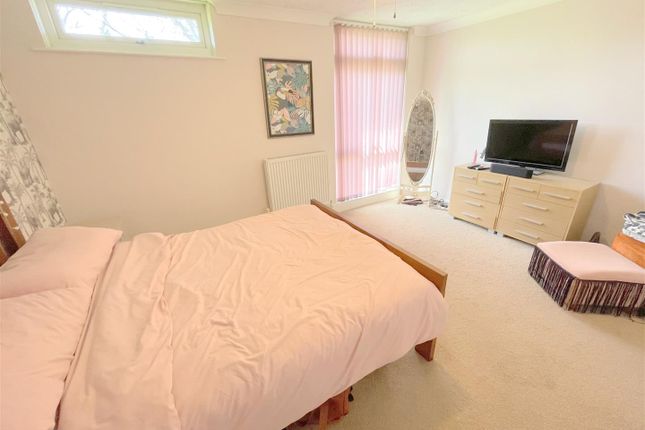 Flat for sale in Sproughton Court, Sproughton, Ipswich