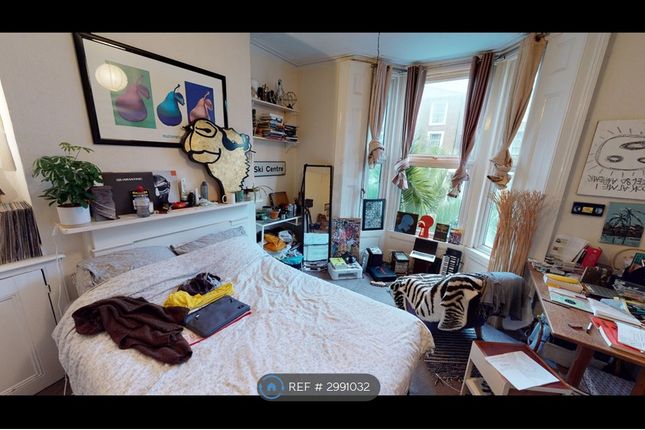 Kings Grove, London photo 5
