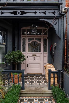 24, Normanby Road, London photo 2