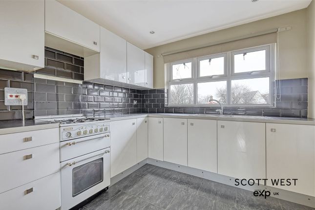 Flat for sale in Crouch Street, Noak Bridge