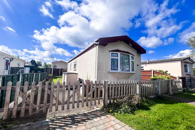 Thumbnail Mobile/park home for sale in New Road, Ashfield Park, Scunthorpe