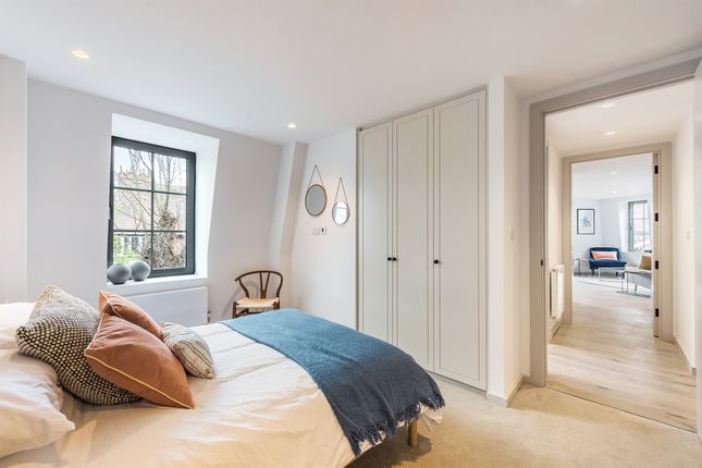 Flat to rent in Dukes Mews, London