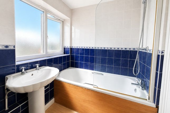 122A, Station Road, Addlestone photo 5
