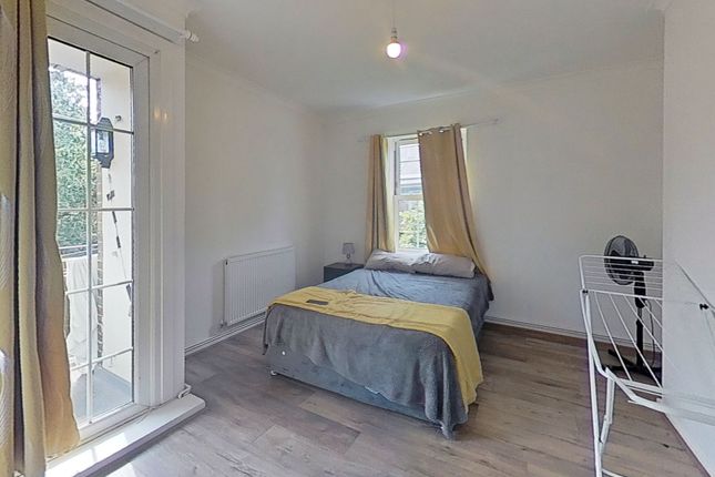 Flat 12, Drew House Leigham Avenue, London photo 3