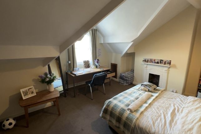 Brudenell Road Hyde Park, Leeds photo 5