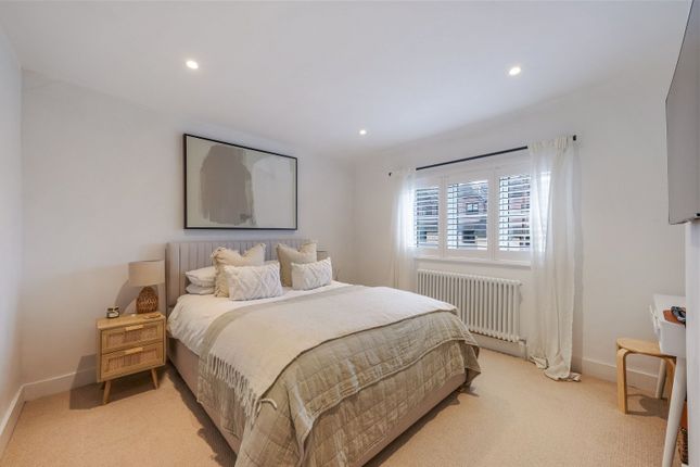 End terrace house for sale in Garibaldi Road, Redhill