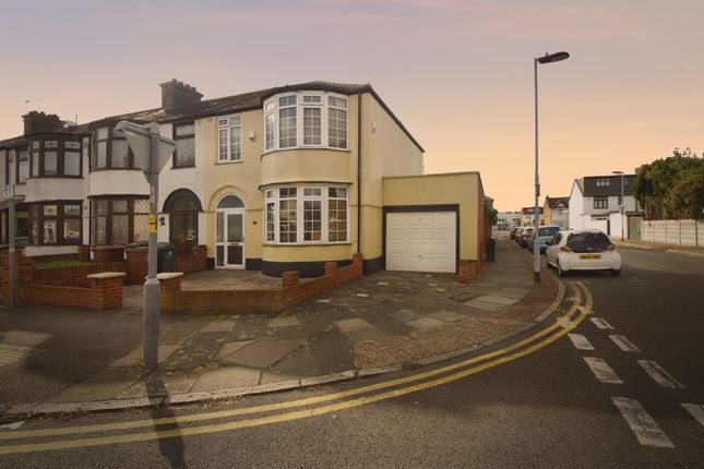 58, Shirley Gardens, Barking photo 3
