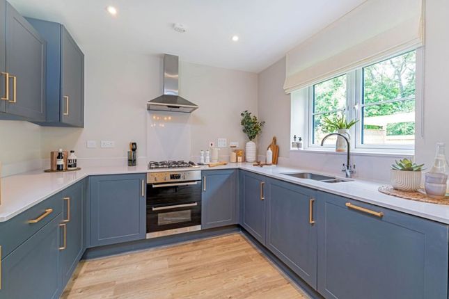 43, Maidenhead Road, Windsor photo 2