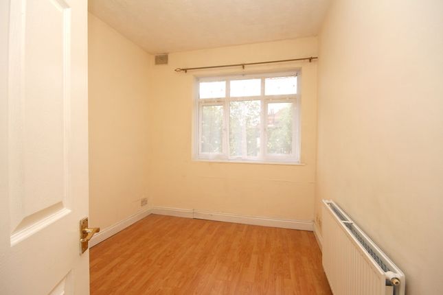 Alexandra Avenue, Rayners Lane photo 4