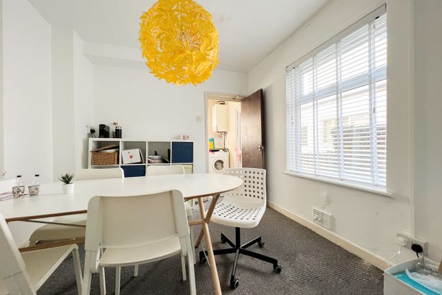 5-bed terraced on 70, Salisbury Road, Cardiff, £2,750/mo