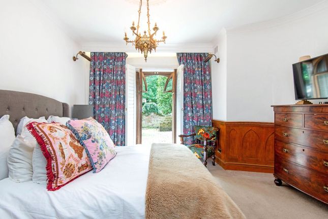 Maisonette for sale in Lyndhurst Terrace, Hampstead Village, London