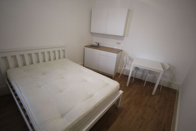 Room 4, Harrow photo 2