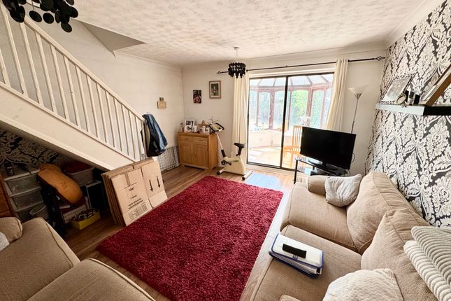 16, Bowers Close, Guildford photo 3