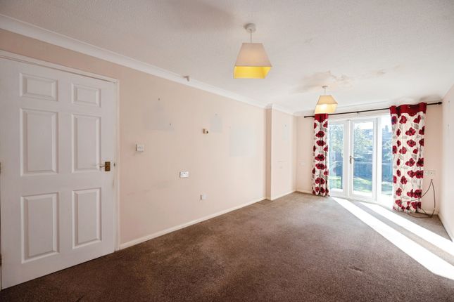 Flat 27, 354, Sea Front, Hampshire photo 2