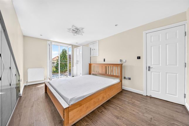 7, Whitney Avenue, Redbridge photo 2