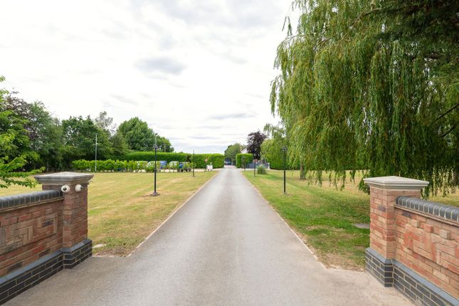 Harrison House (Commercial), Sheep Walk, Langford Road, Biggleswade, Bedfordshire (with offices, home and land) photo 4