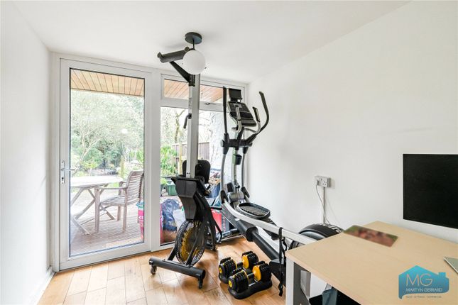 106, Holders Hill Road, London photo 3