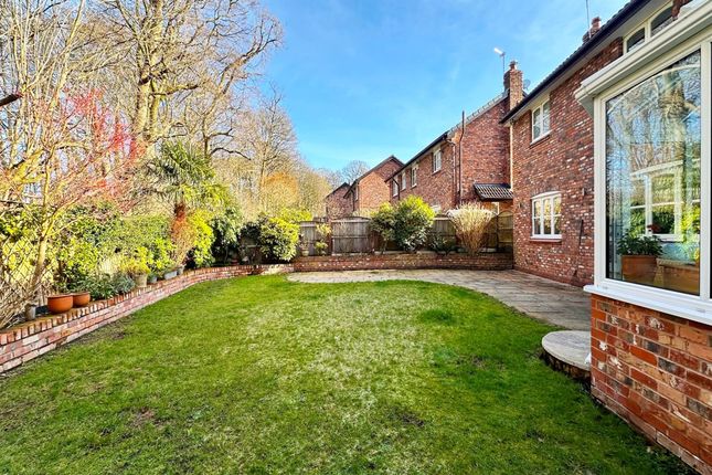 33 Woodside Lane, Stockport photo 4