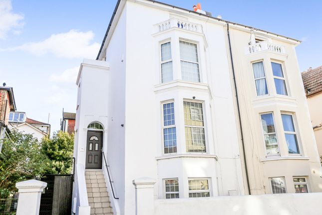 Thumbnail Town house for sale in Kenilworth Road, Southsea