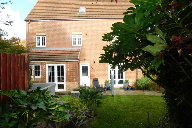 Town house for sale in Amey Gardens, Totton