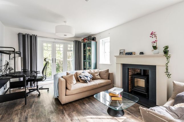 16 Frank Rosier Way, Tunbridge Wells photo 3