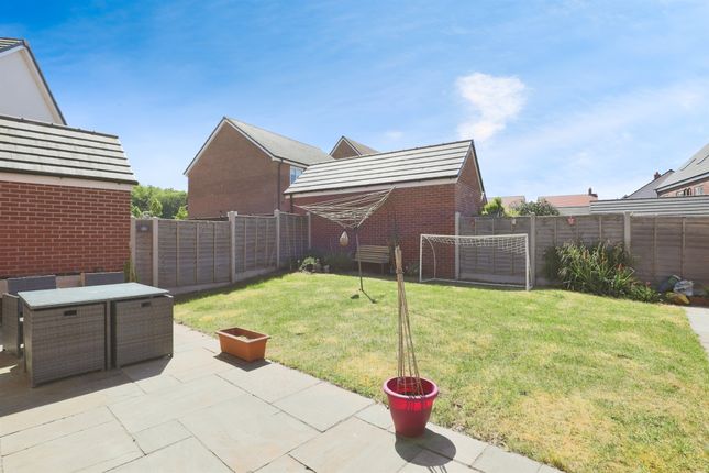 8, Enstone Way, Warwick photo 3
