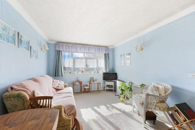 Flat 28, Brook Court, Sutton photo 4