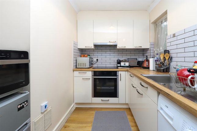 Flat 13, Sycamore Court, 96, Harlington Road, Hillingdon photo 4