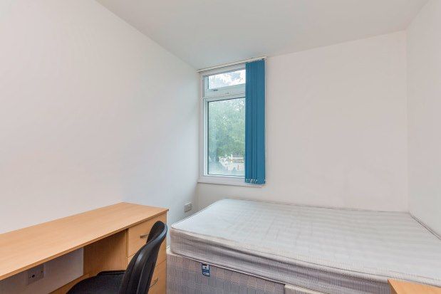 Thumbnail Room to rent in 1 Guildhall Walk, Portsmouth