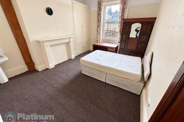 Elmwood Avenue, Huddersfield photo 4
