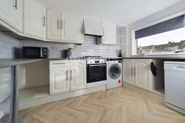 7c, Theodore Place, Gillingham photo 2