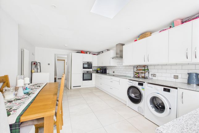 8 Barkus Way, High Wycombe photo 3