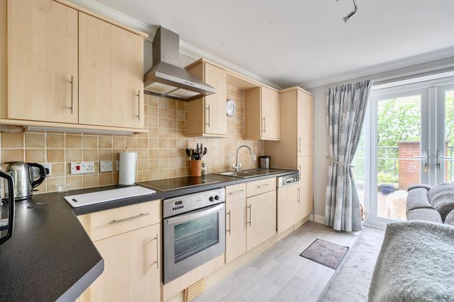 5, Mellowes Court, Axminster photo 3