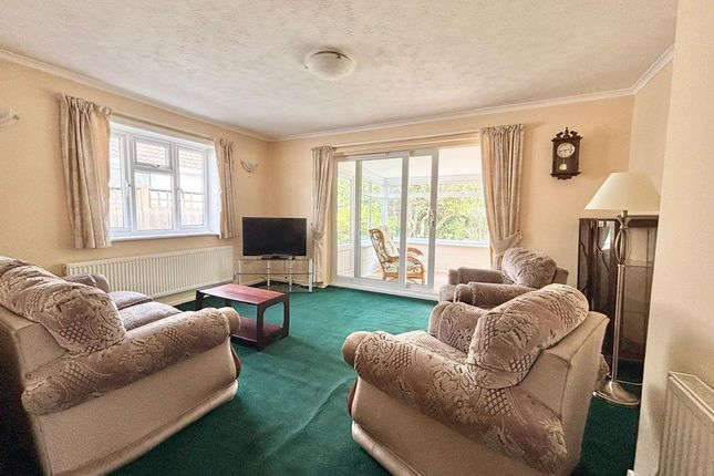 40 Marisfield Place, Selsey photo 3