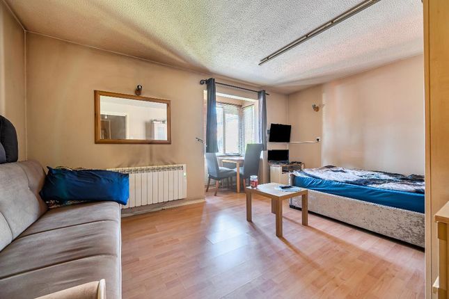 2, Pycroft Way, London photo 2