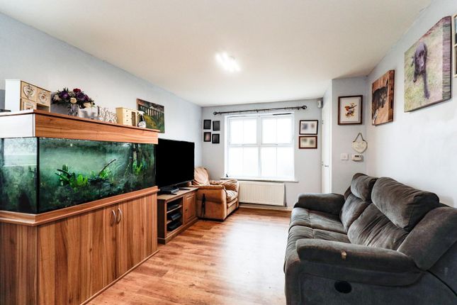 4, Brookfield Fold, Harrogate photo 3