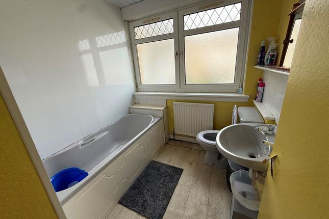 61, Greenlaw Avenue, Wishaw photo 4
