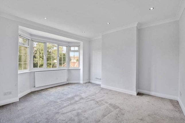24 The Grange, Grangeview Road, Whetstone photo 4