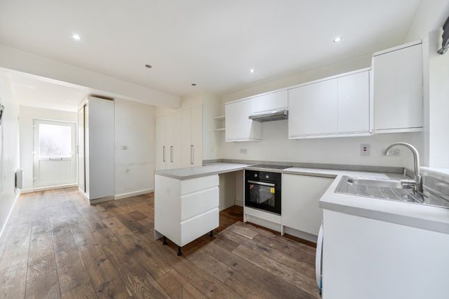 67 Carteret Way, London, Greater London photo 3