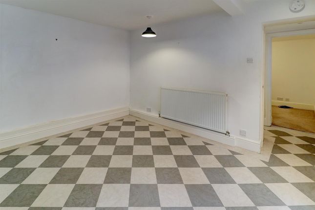 Flat 8, 35, Clarendon Square, Leamington Spa photo 4